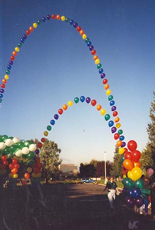 https://www.balloonaticsevents.com/_images/RotatorImage-decor/argr-Rainbowstringofpearls.jpg